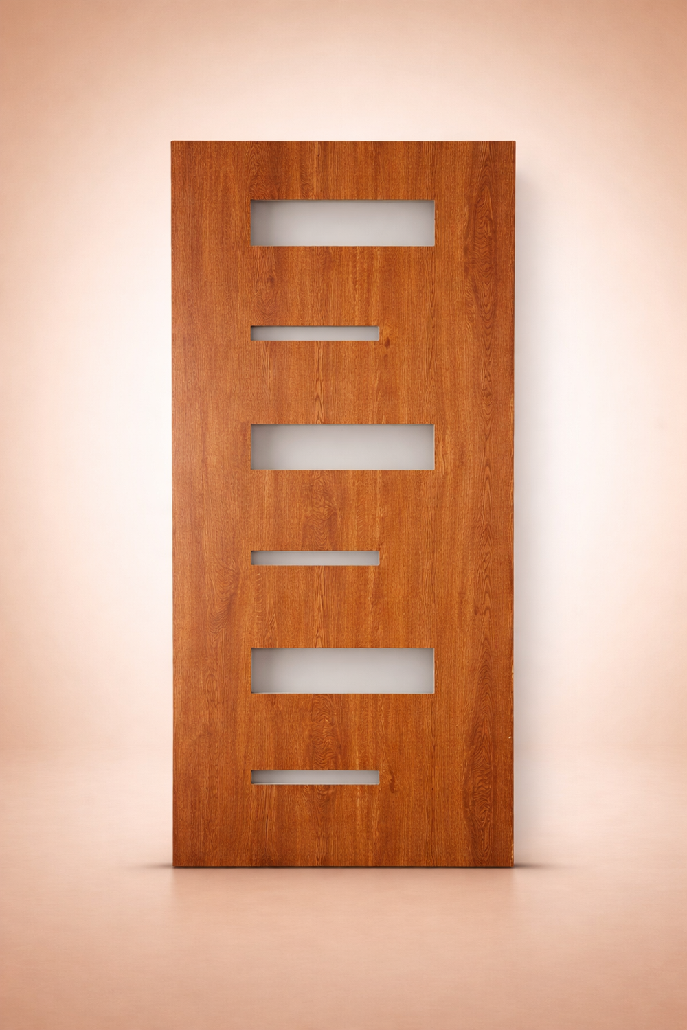 Moderna ulazna vrata u svetlijem drvo dekoru sa horizontalnim staklenim otvorima na svetlo braon gradient pozadini